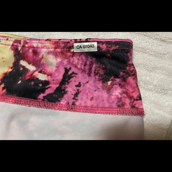 Woman’s exercise shorts - Picture 5 of 6